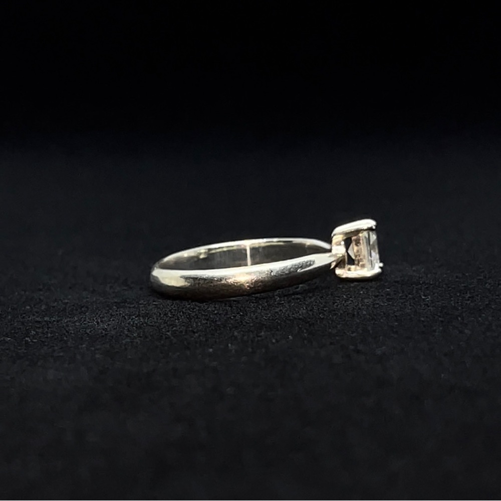 ENGAGEMENT RING WITH LAB STONE - Picture 2 of 4